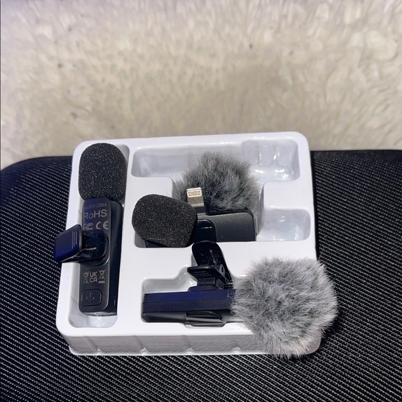 Wireless Microphone Set with Windshields - Picture 1 of 4